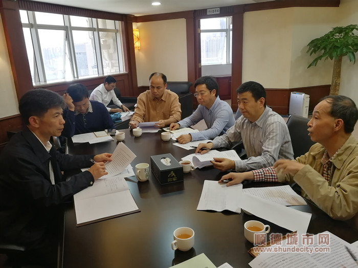 会上,谢顺辉对中顺大围防汛工作进行部署安排.