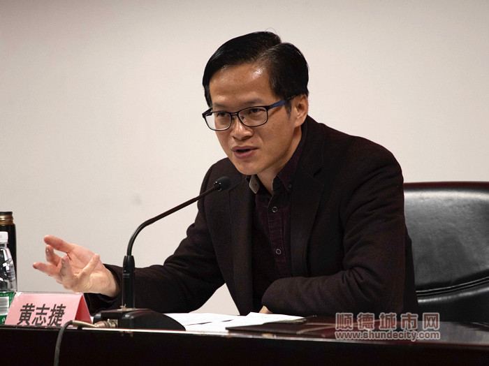 陈村镇党委书记黄志捷发言.
