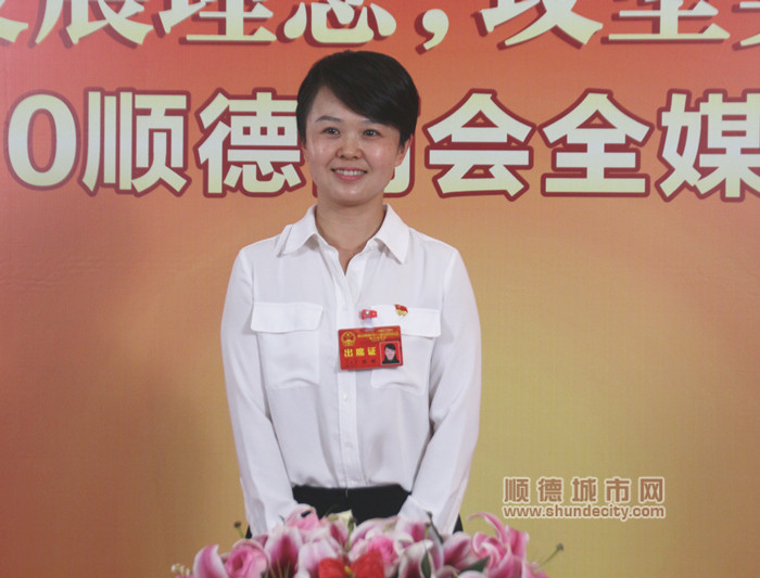 均安镇党委副书记,镇长曾帆接受采访