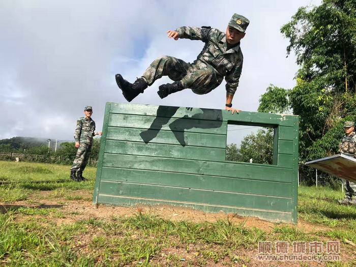 400米障碍训练.