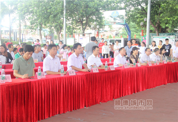 顺德区委副书记王勇,杏坛镇党委副书记黄家慈,顺德区残联理事长招彬等