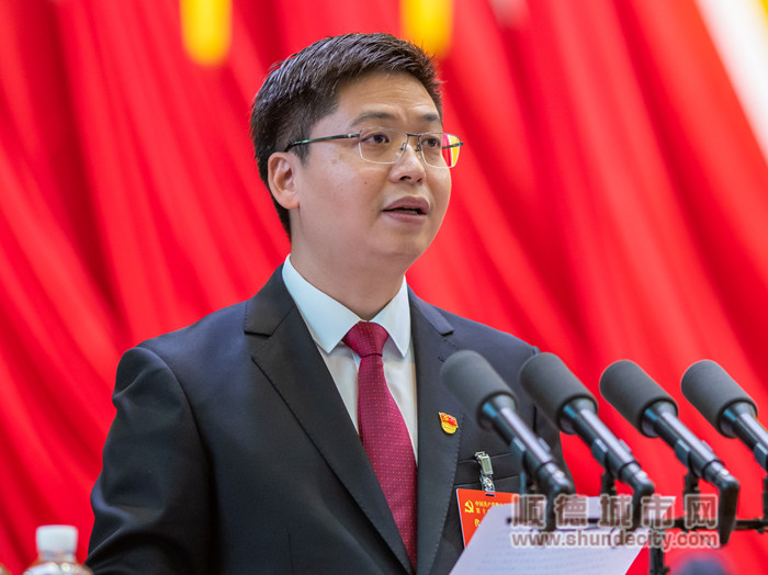 刘智勇作报告2_副本.jpg