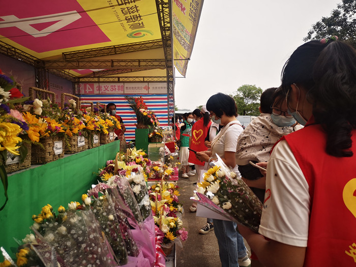 坚持十六载,顺德慈善会鲜花义卖助医