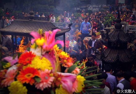 南华寺香火鼎盛