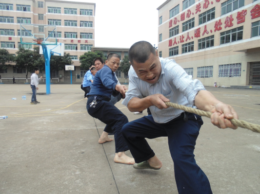 海尾：工联会获男女混合拔河赛第一名