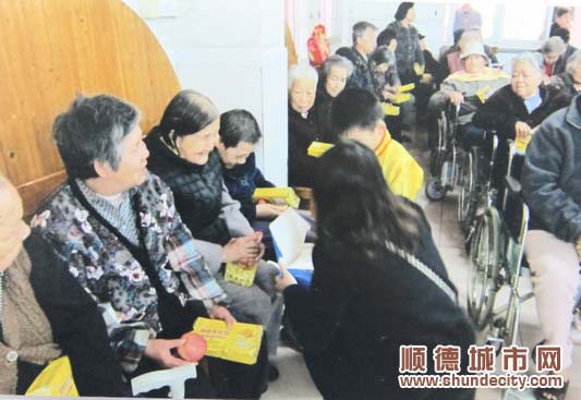 龙江排沙：健身队的别样假日，给老人送温暖