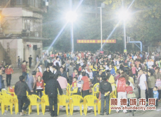 勒流光大：勒水人家社工村民其乐融融