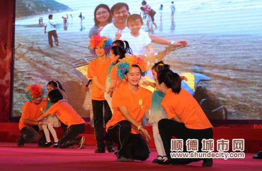 北滘北居：2000人大跳师奶“style”