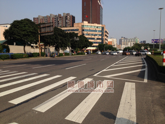 新宁路路口和环市北路路口的红绿灯分流作用明显