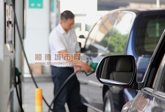 油价三连涨迎首跌，92号汽油6.6元/升