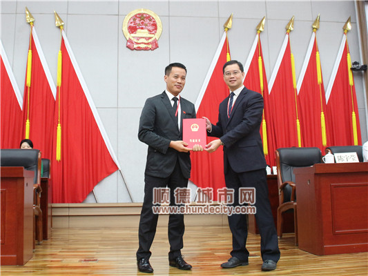 均安:新领导班子出炉,陈有环当选镇长