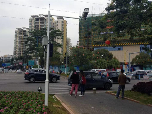 顺德网议：行人闯红灯，小心成“网红”