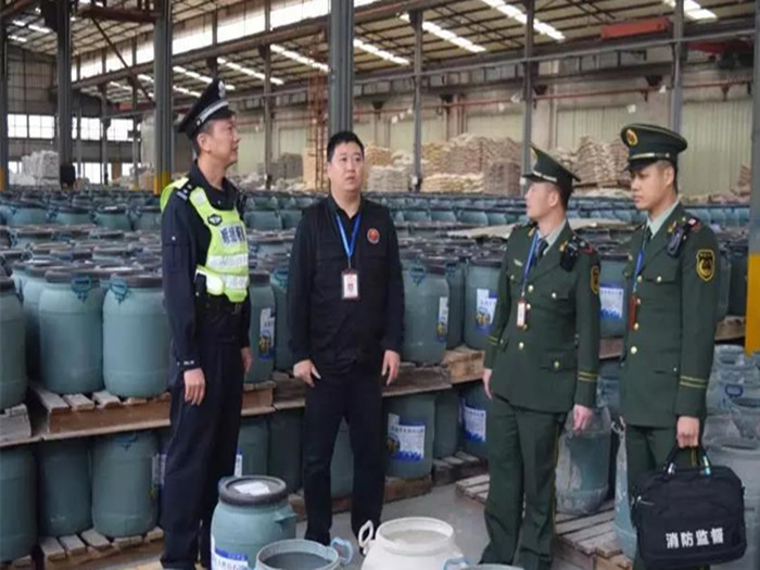 不松懈！伦教再开展危险化学品企业检查
