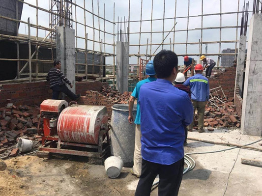 与违建赛跑！城管君及时拔掉这些“眼中钉”