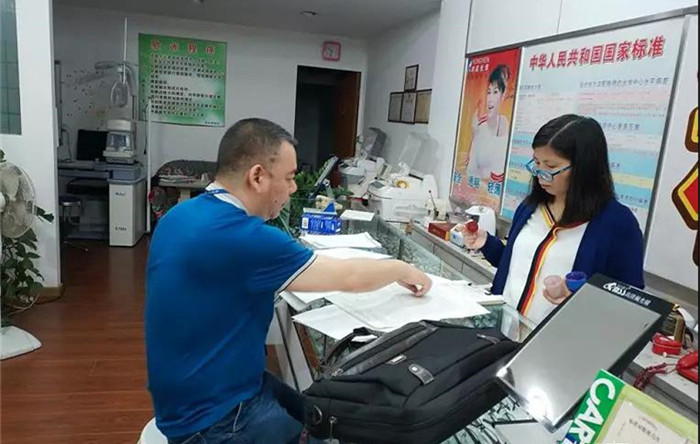 主动出击！伦教开展隐形眼镜专项整治行动！