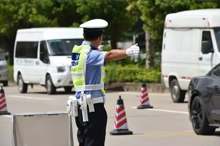 顺德网议：带孩子坐车无安全座椅，点算？
