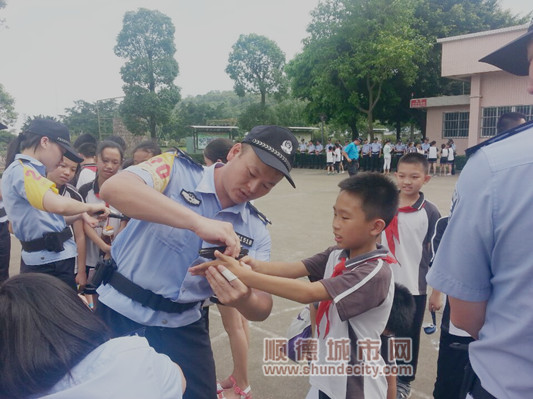 顺德网议：再不听话，让警察把你抓走？