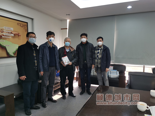 感动！古稀老人澳门开车将防控物资送回家乡顺德