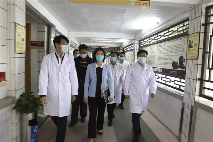 招霞红副区长到顺德中医院指导防控工作