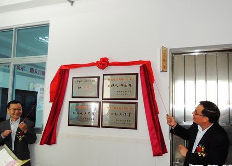12位省级骨干教师来江义中学取经