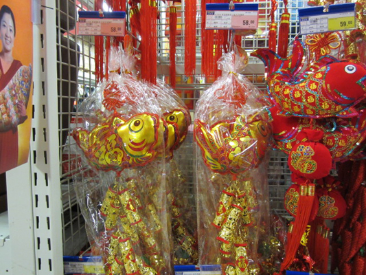 超市大肆广告卖爆竹？原来只是装饰品