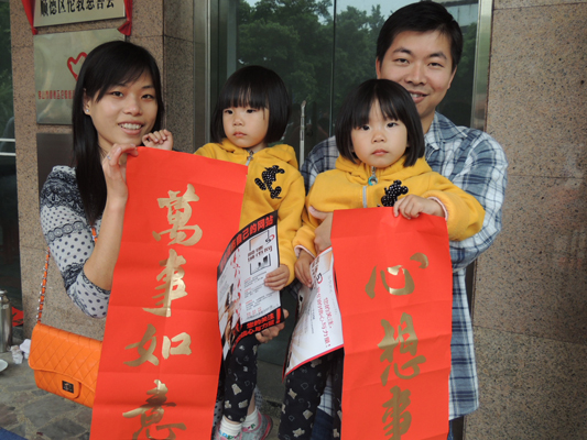 祝福送进伦教，10岁小学生帮街坊写挥春