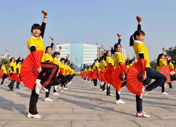 展现女性魅力，700多名老师齐起舞