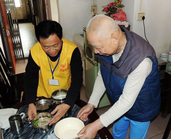 80位顺德老人体验“爱心餐”行动