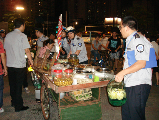 容桂重拳出击，连夜整治走鬼摊档