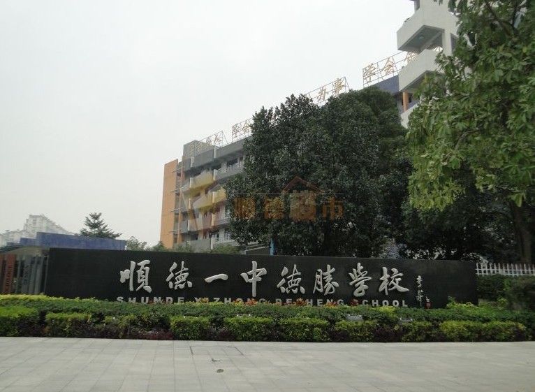 为杜绝老师违规，模仿国外连上三节课