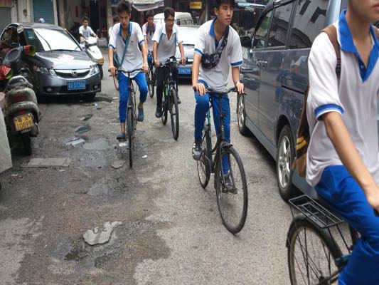 瑞英小学附近烂路修整有望，审批进行中