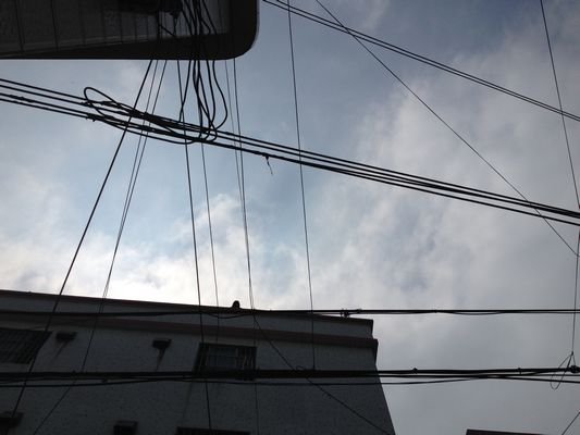 代表关注：解决空中“蜘蛛网”，找谁？