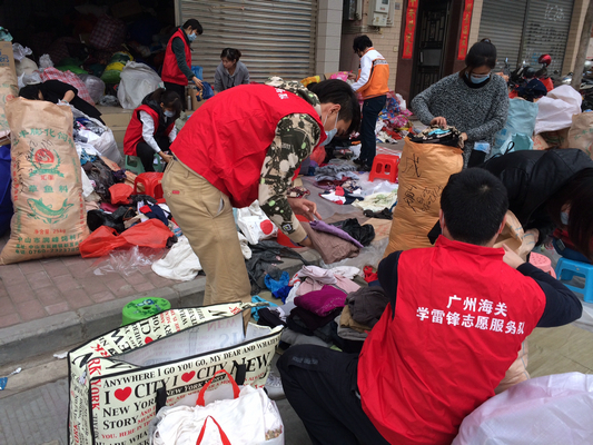雷锋日：过冬衣服，贫困区仍需要
