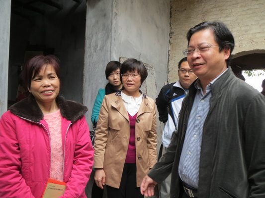 走基层送祝福，开展群众路线教育实践活动