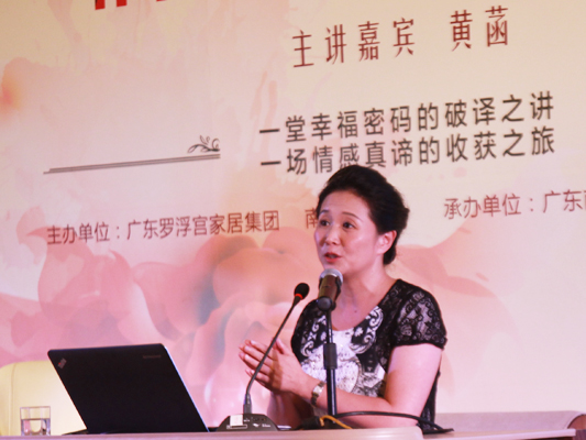 黄菡现身罗浮宫，教市民打开幸福之门