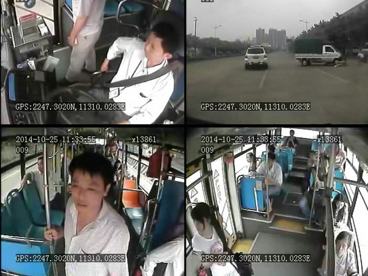2人被压货车下，公交司乘抬车救人