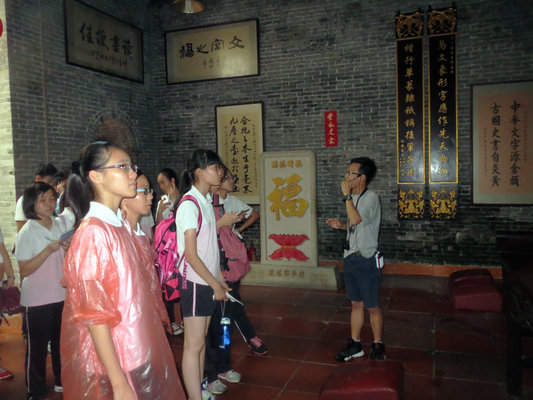 师生触摸黄连文化，静静地感受她的美