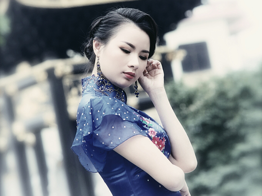 论坛美图：水乡加古典美女，别有韵味……