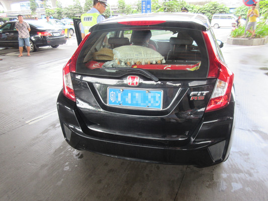 整治非法运营车，还顺德轻轨站良好秩序