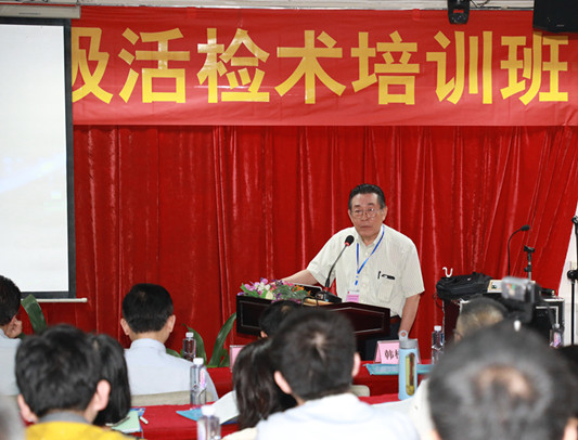 八旬老人专程从美回来，手把手传授医术