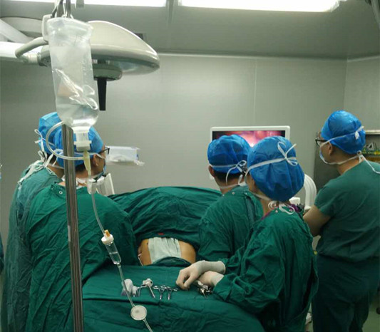 十年汗手，20分钟手术助他摆脱“怪病”