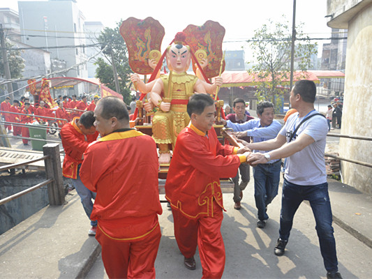 右眼新闻：民间大巡游，悠悠乡情总难忘