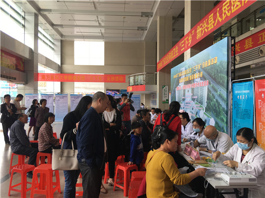 专家“下乡”义诊，开展精准健康扶贫