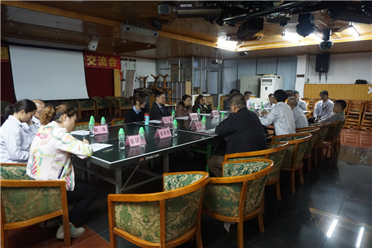 召开“两会”，促进重点专科建设交流