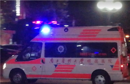 台风天冒雨出诊，他们成功挽救了一条生命