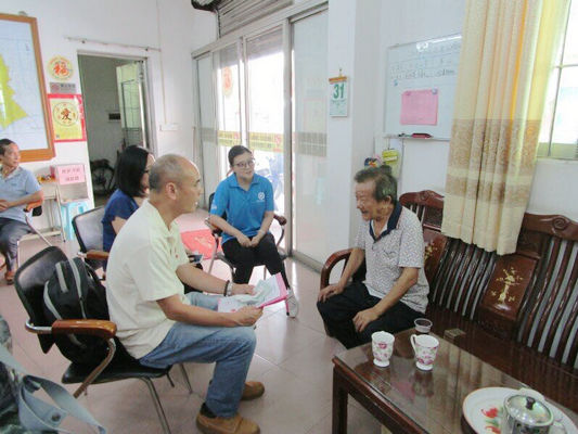 遗失证件的他沦落街头，谁来送他回家？
