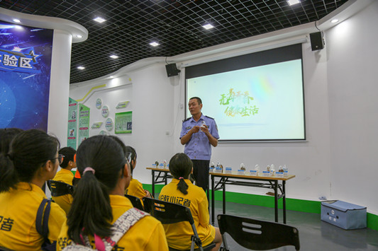 向毒品say no，学生哥争当禁毒小卫士