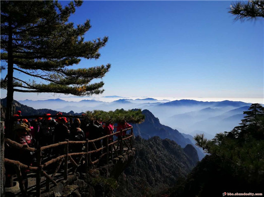 快来吸一口黄山的仙气，感受它万变的美