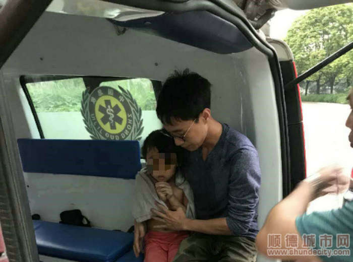 大爱！乐从机关龙舟队与群众合力救起溺水母子3人