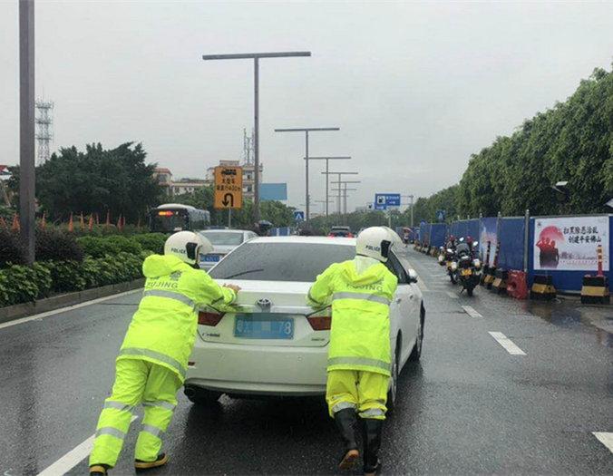 暴雨突发险情，2000警力筑起安全防线